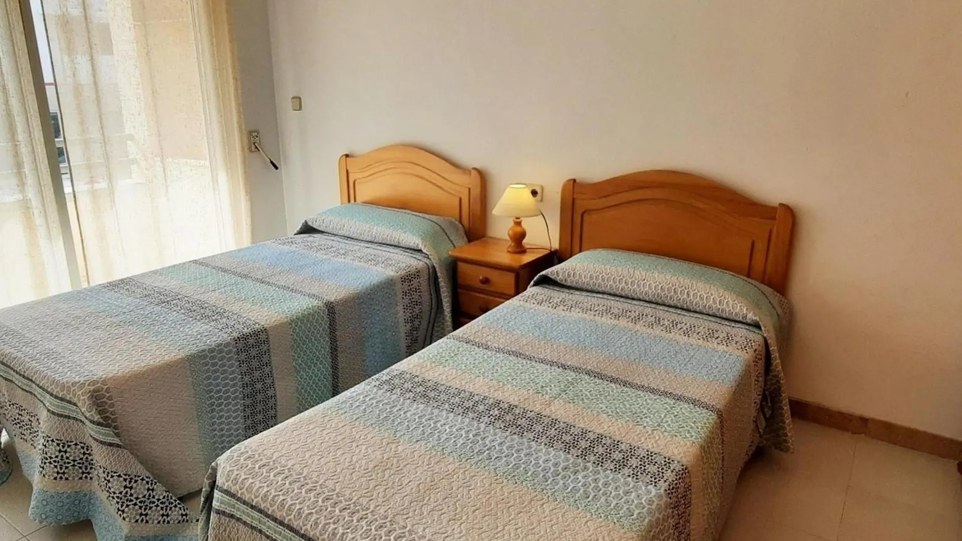 Apartamento En Llanca Con Piscina Comunitaria Y Terraza, A 10 Minutos De La Playa - Es-170-32