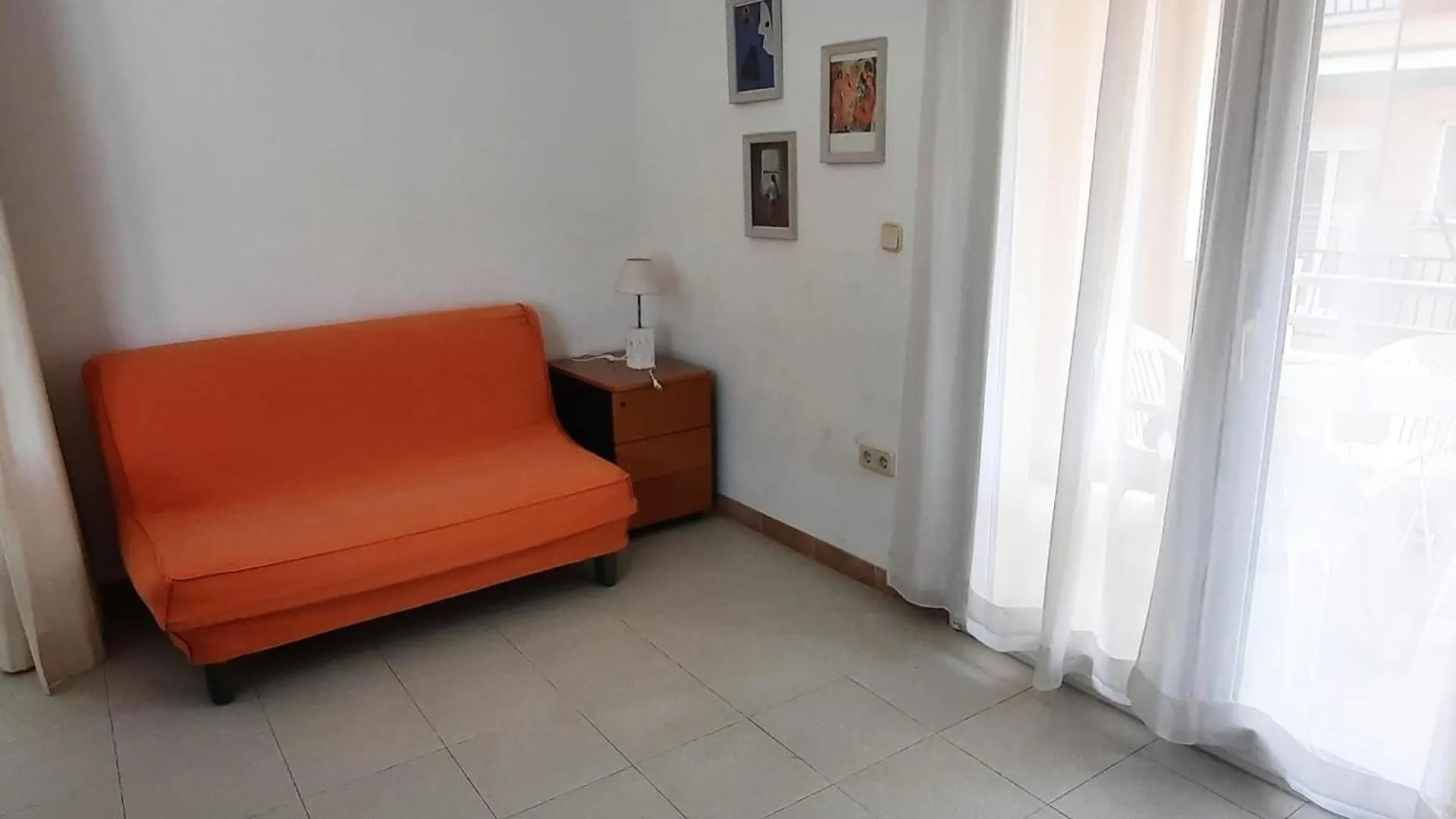 Apartamento En Llanca Con Piscina Comunitaria Y Terraza, A 10 Minutos De La Playa - Es-170-32 0*,